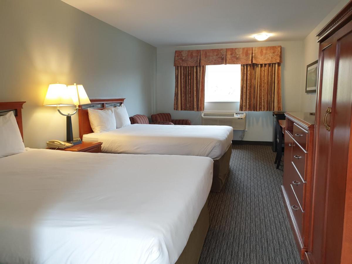 Riverland Inn & Suites Камлупс Екстериор снимка