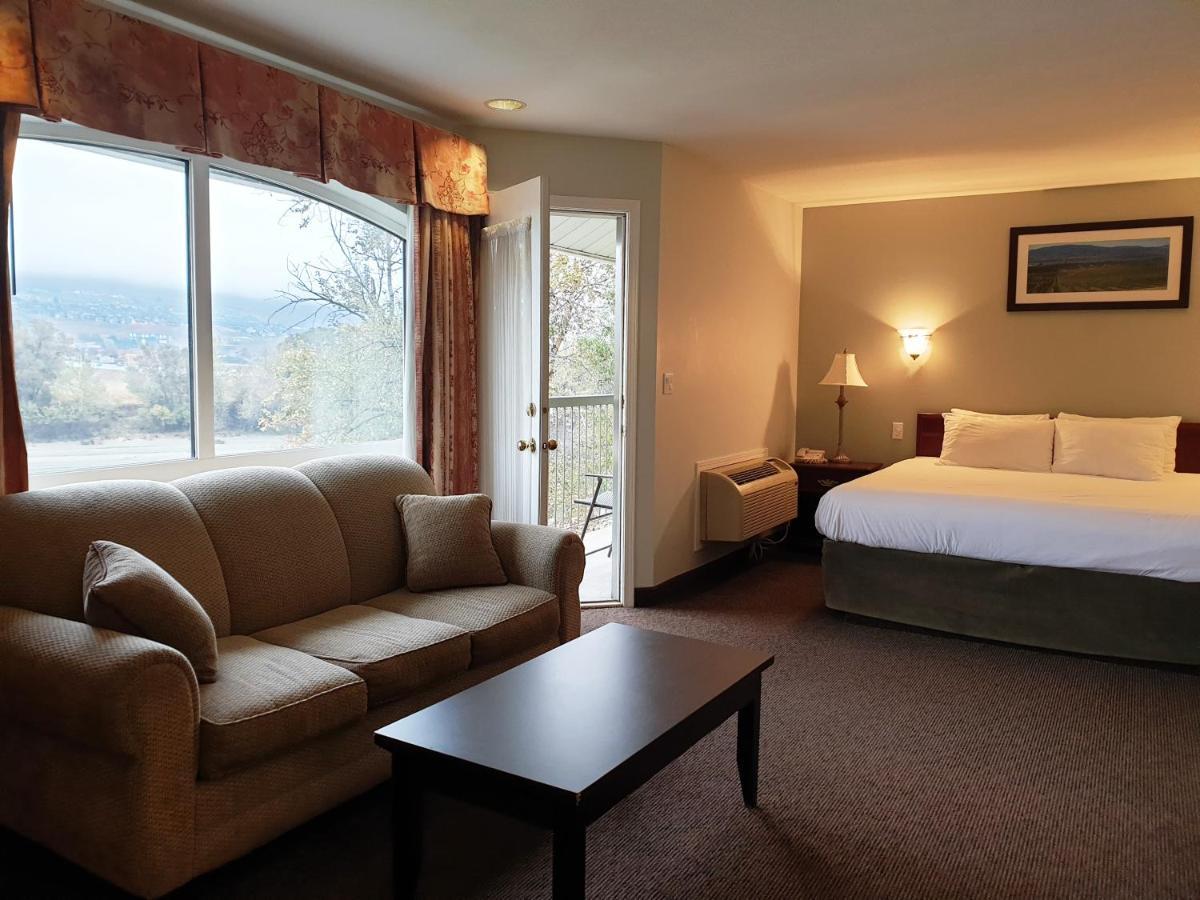 Riverland Inn & Suites Камлупс Екстериор снимка
