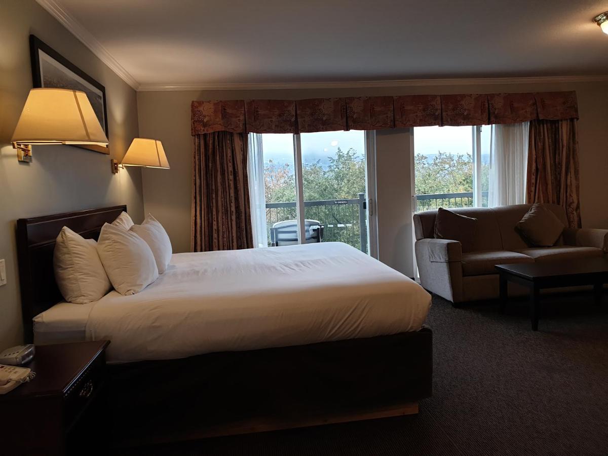 Riverland Inn & Suites Камлупс Екстериор снимка