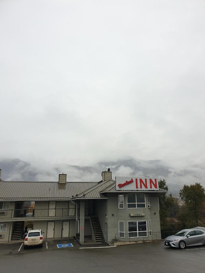 Riverland Inn & Suites Камлупс Екстериор снимка