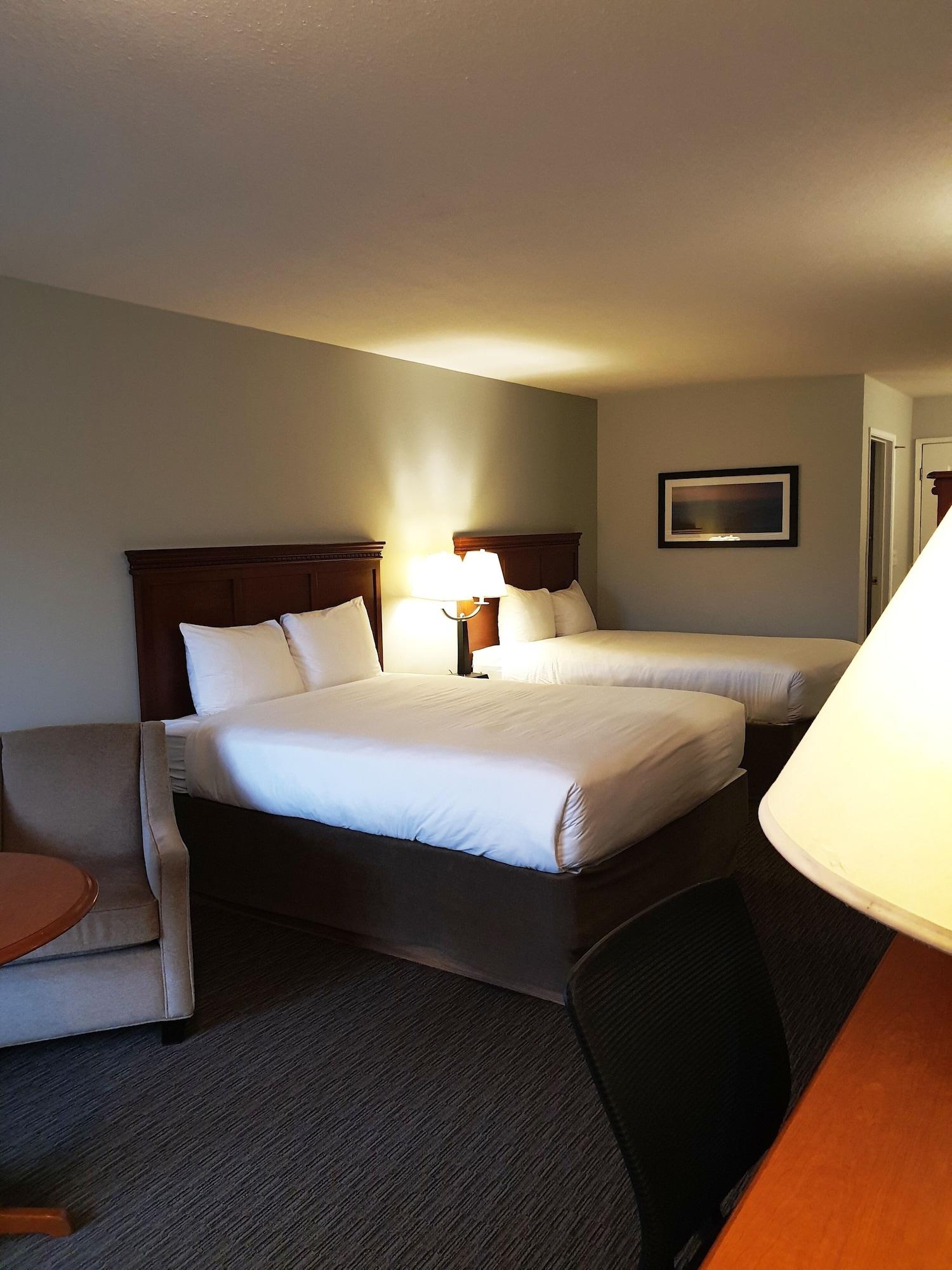Riverland Inn & Suites Камлупс Екстериор снимка
