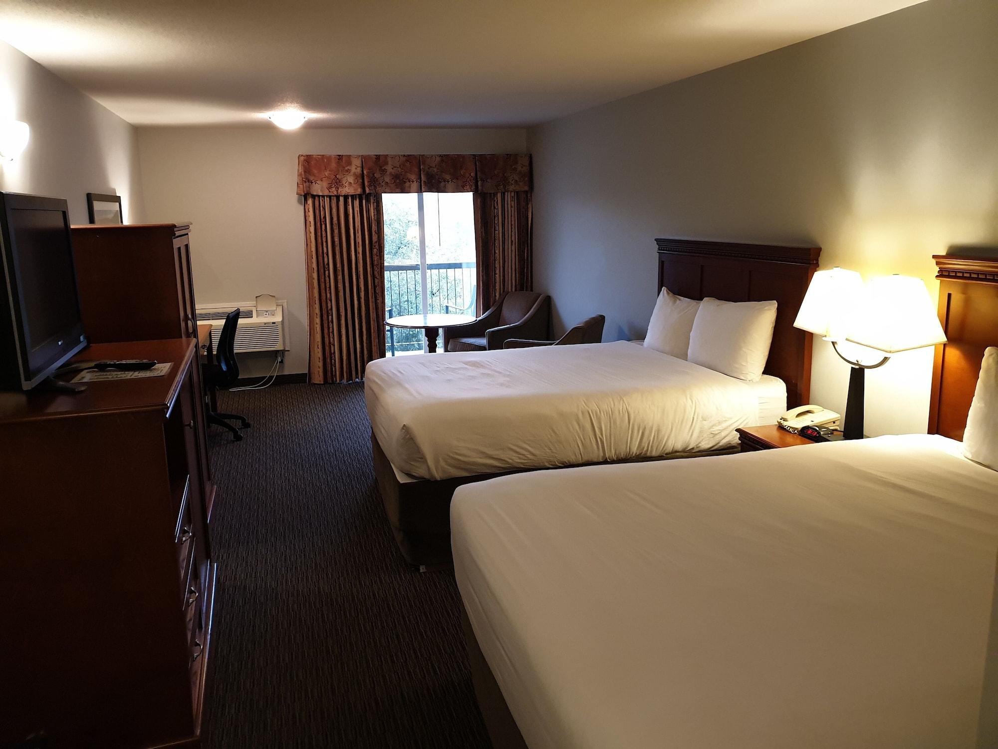 Riverland Inn & Suites Камлупс Екстериор снимка