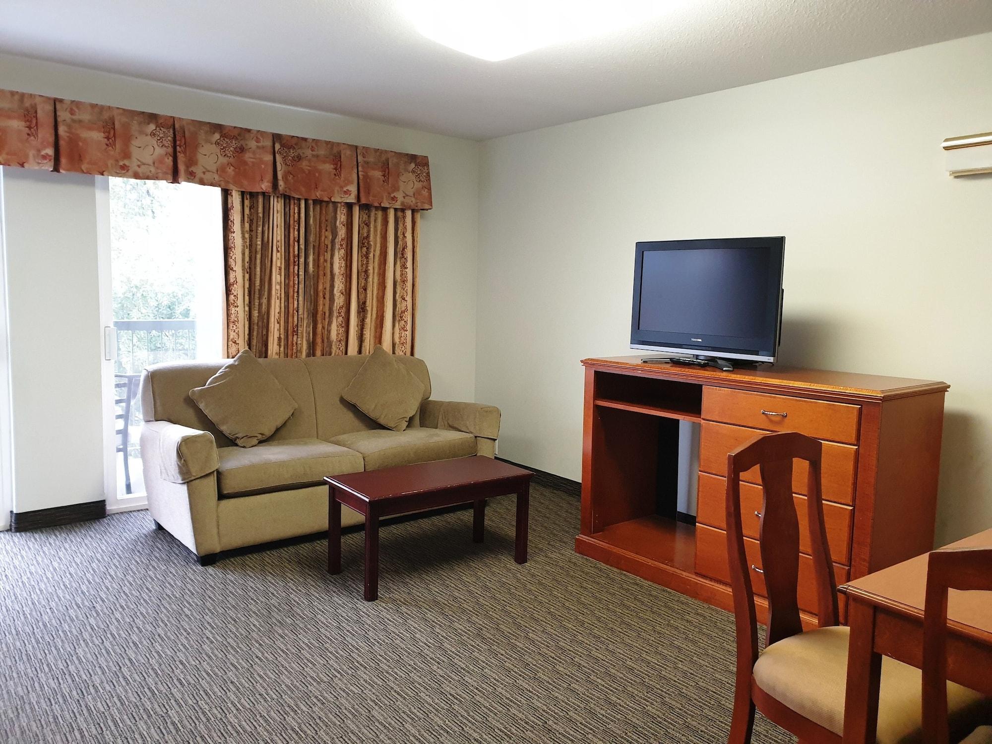 Riverland Inn & Suites Камлупс Екстериор снимка
