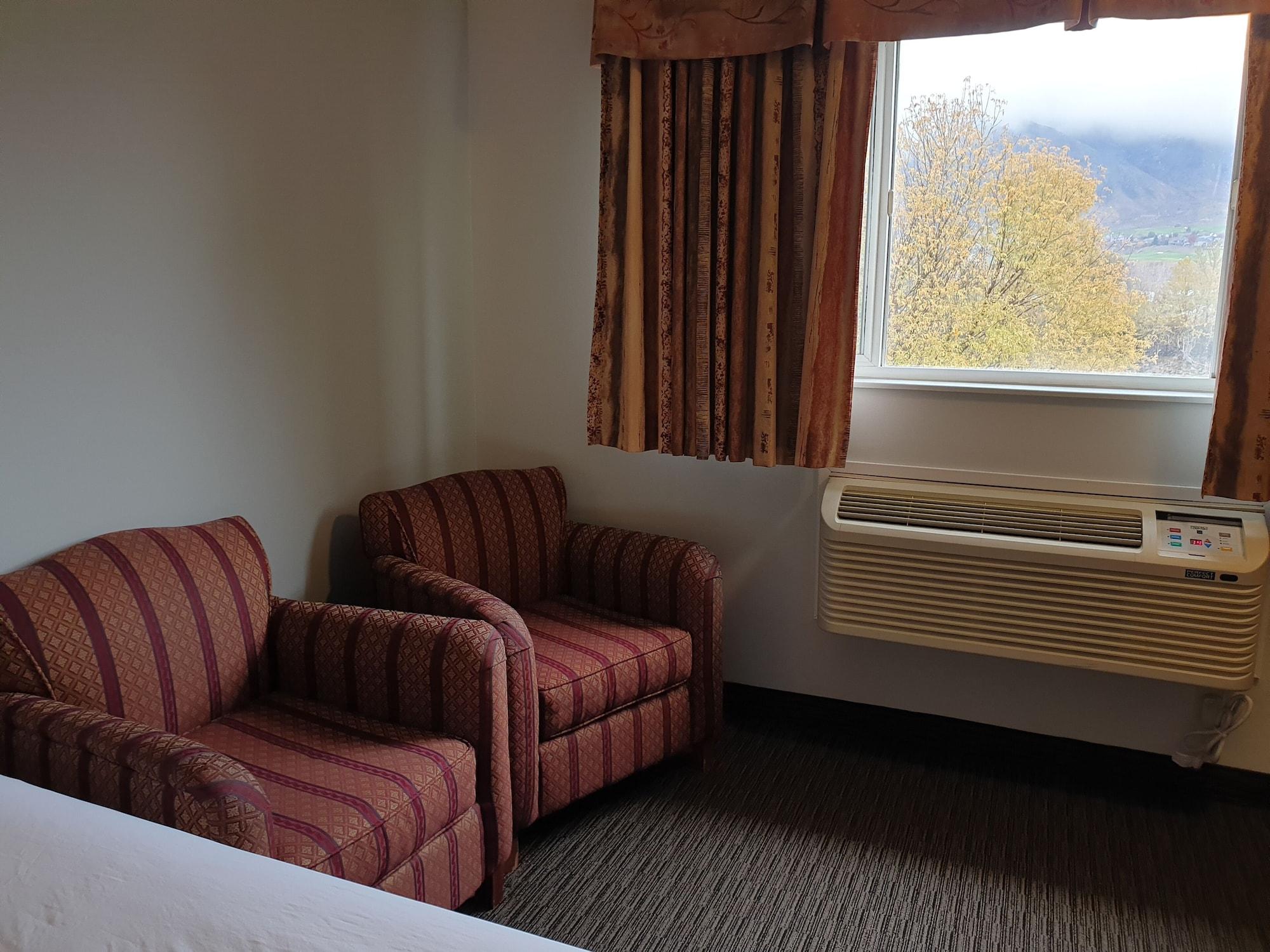 Riverland Inn & Suites Камлупс Екстериор снимка