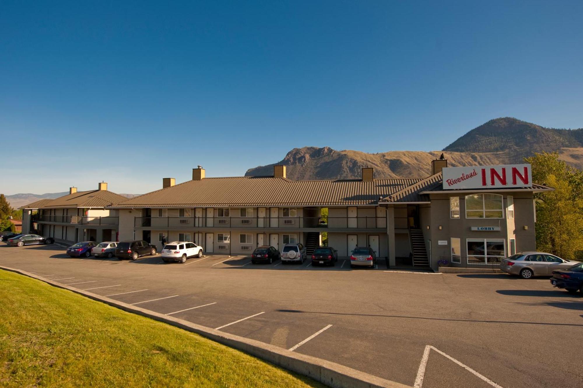 Riverland Inn & Suites Камлупс Екстериор снимка